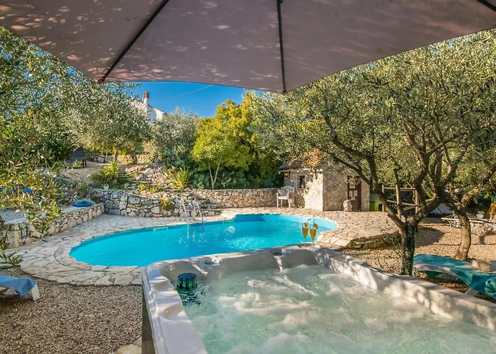 Amazing In Semesterbostad Dobrinj